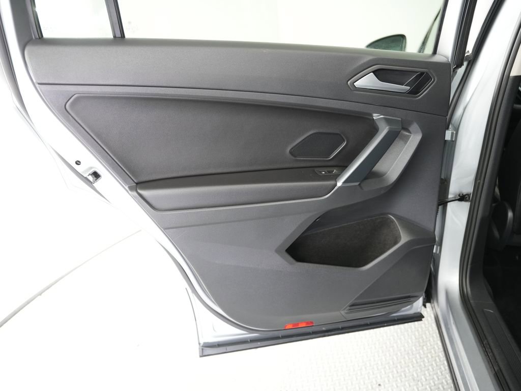 Used 2020 Volkswagen Tiguan SE FWD image 38