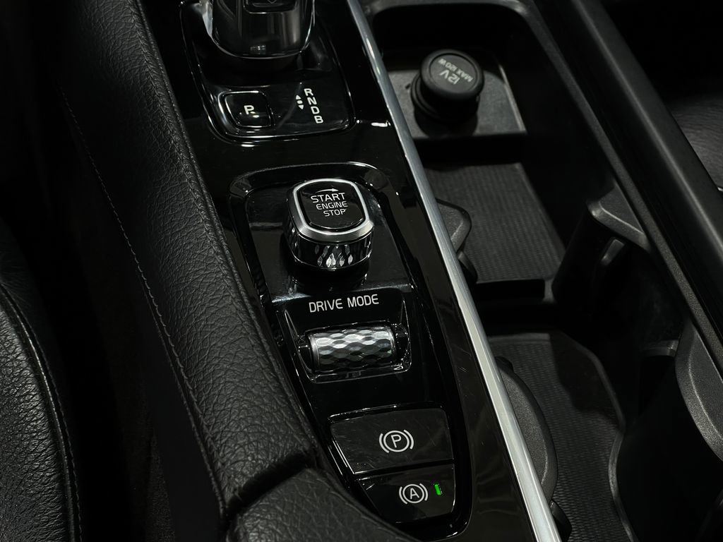 Used 2018 Volvo XC90 T8 Momentum w/ Convenience Package image 22