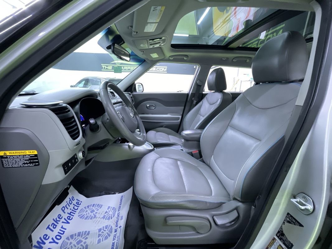 Used 2016 Kia Soul EV + w/ Sun & Fun Package image 18