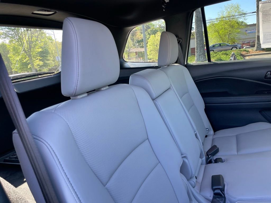 Certified 2025 Honda Passport EX-L image 36