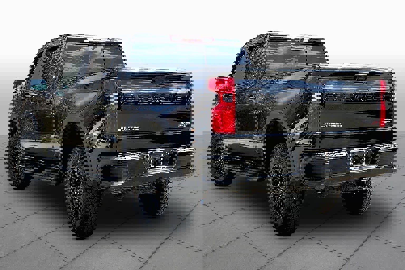 Used 2022 Chevrolet Silverado 1500 ZR2 w/ Technology Package AWD/4WD image 12