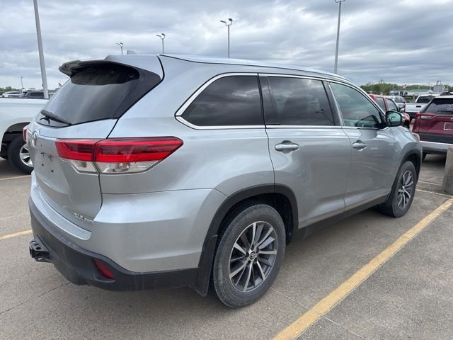 Used 2019 Toyota Highlander XLE AWD/4WD image 8