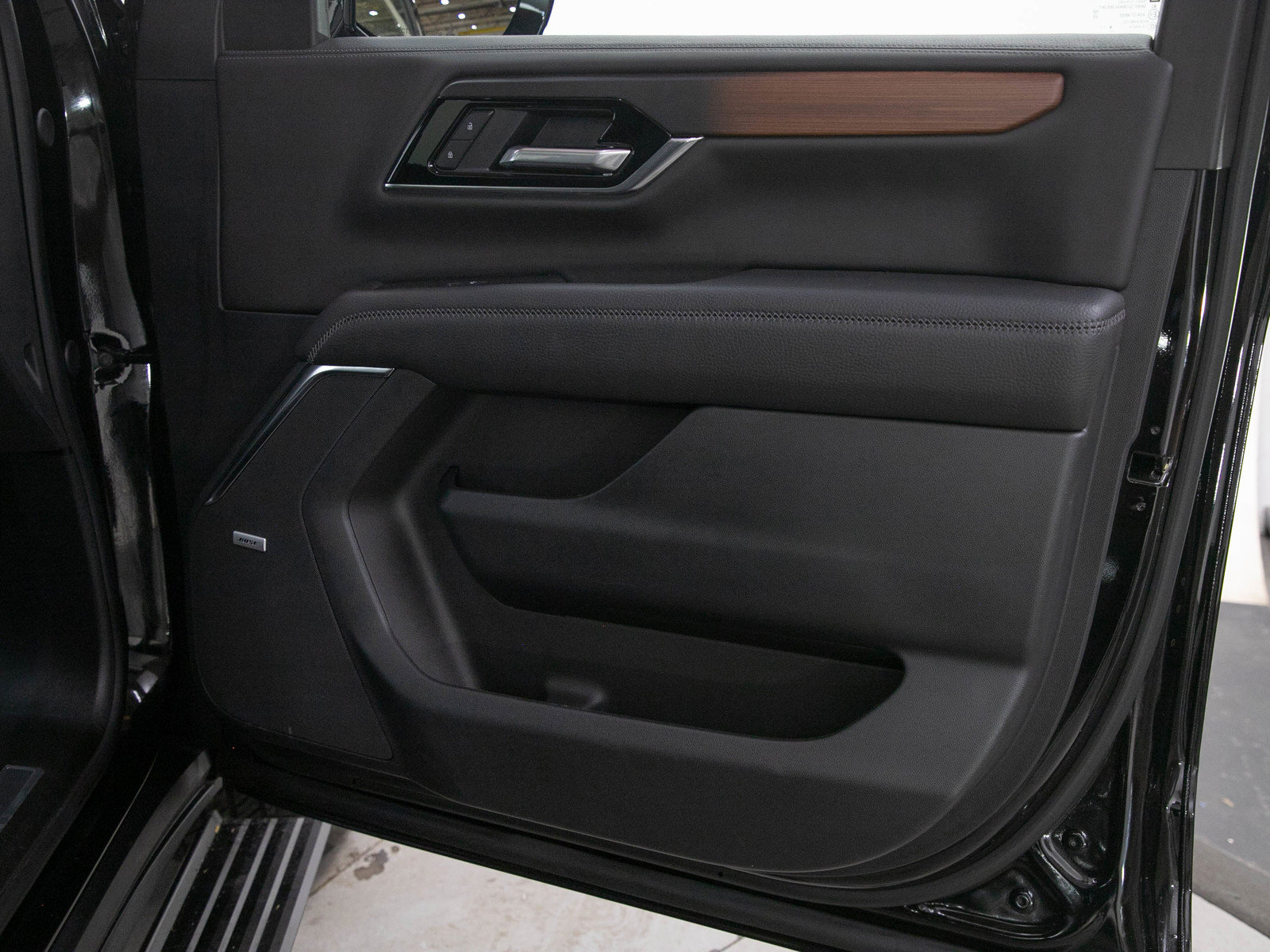 Used 2025 GMC Yukon XL Denali w/ Sun & Power Step Package AWD/4WD image 9