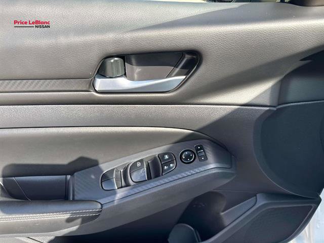 Used 2025 Nissan Altima 2.5 SV FWD image 19