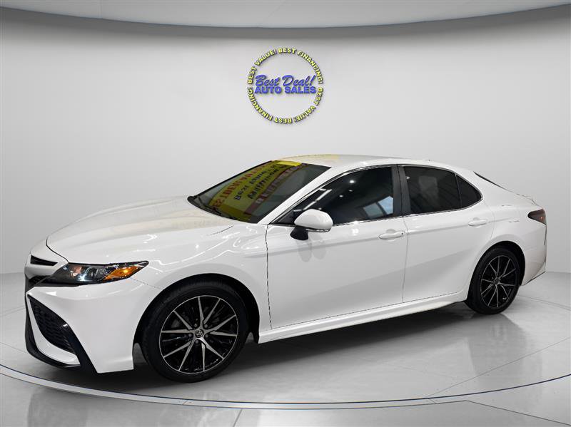 Used 2023 Toyota Camry SE image 3