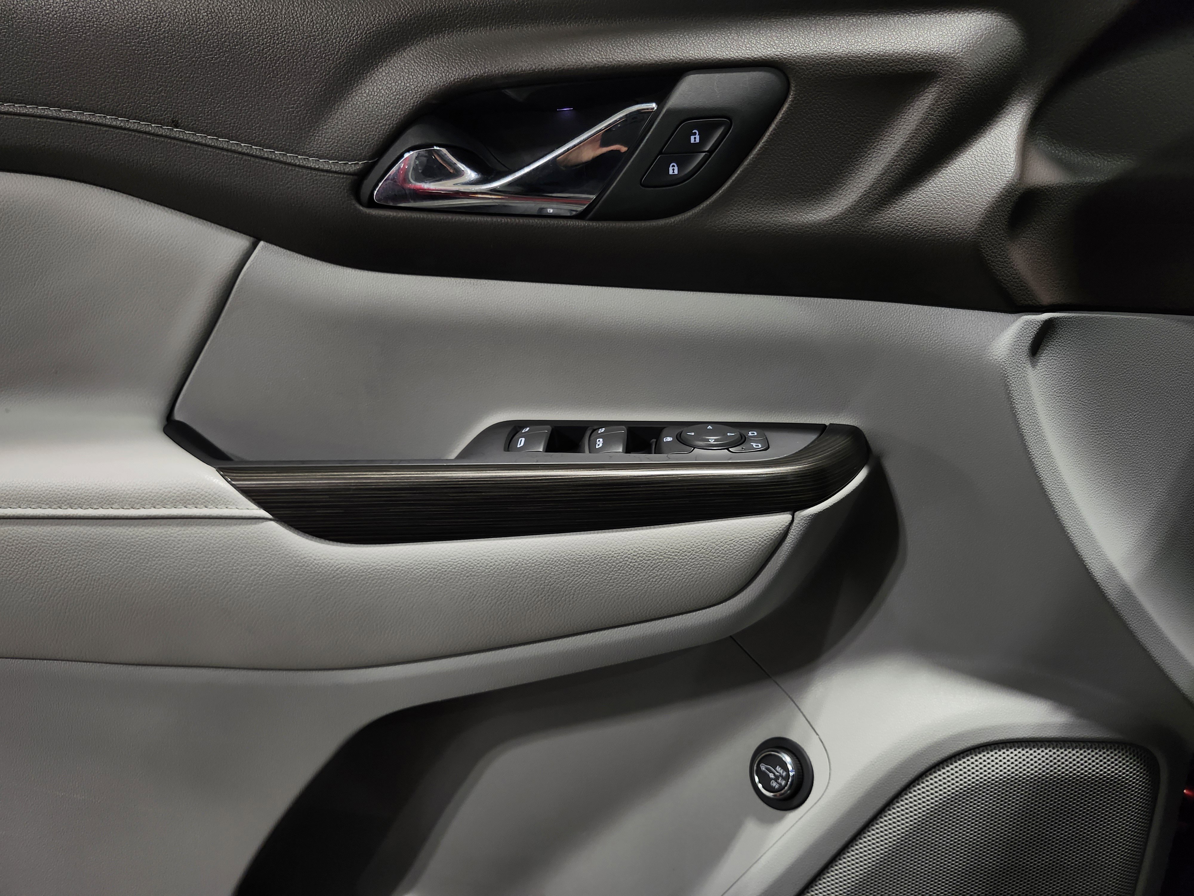 Used 2023 GMC Acadia SLT image 16