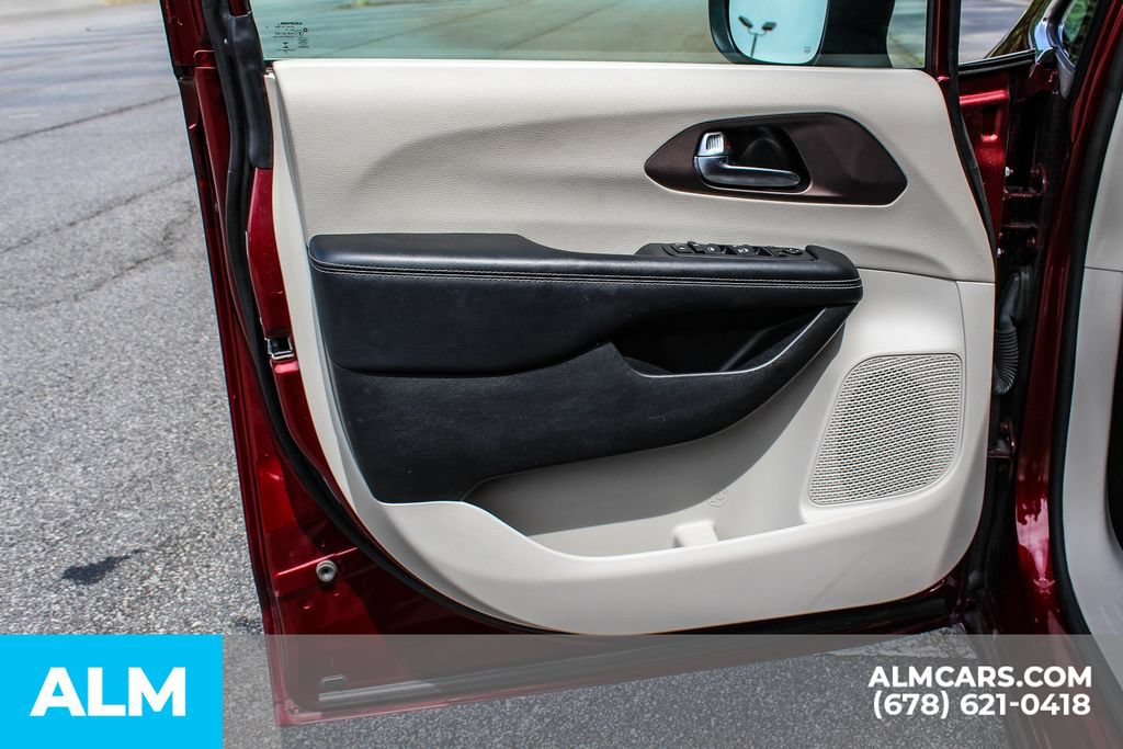 Used 2023 Chrysler Voyager LX FWD image 39