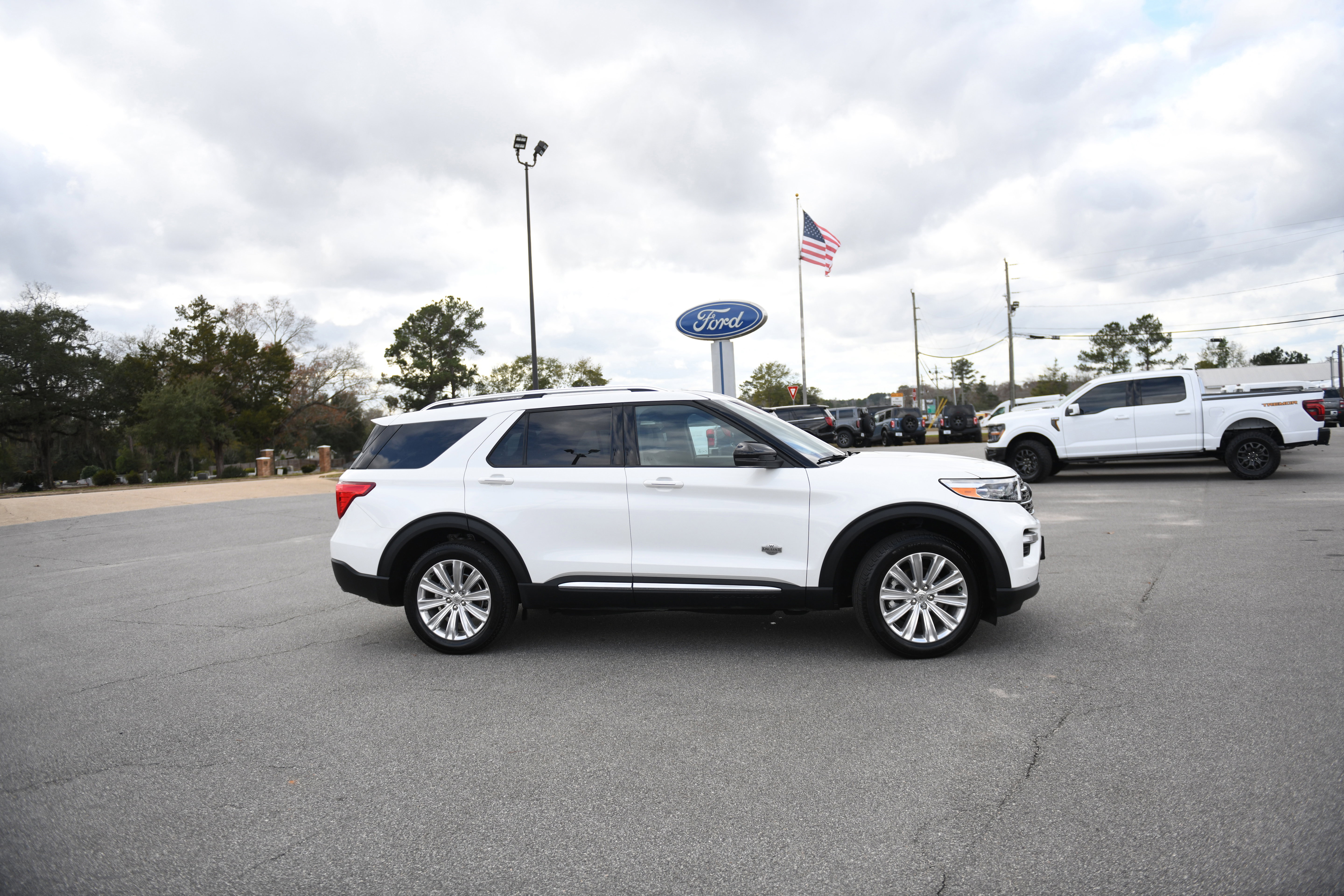 Used 2024 Ford Explorer King Ranch w/ Technology Package image 2