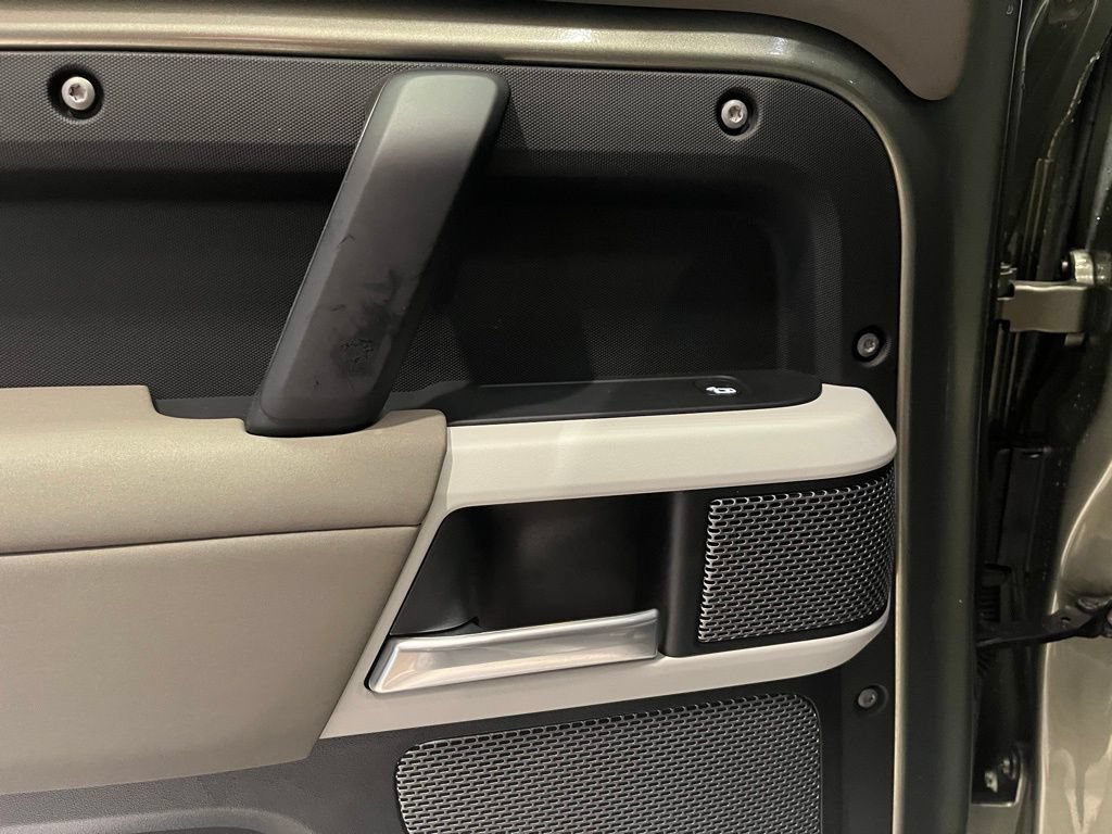 Certified 2022 Land Rover Defender 110 SE AWD/4WD image 28