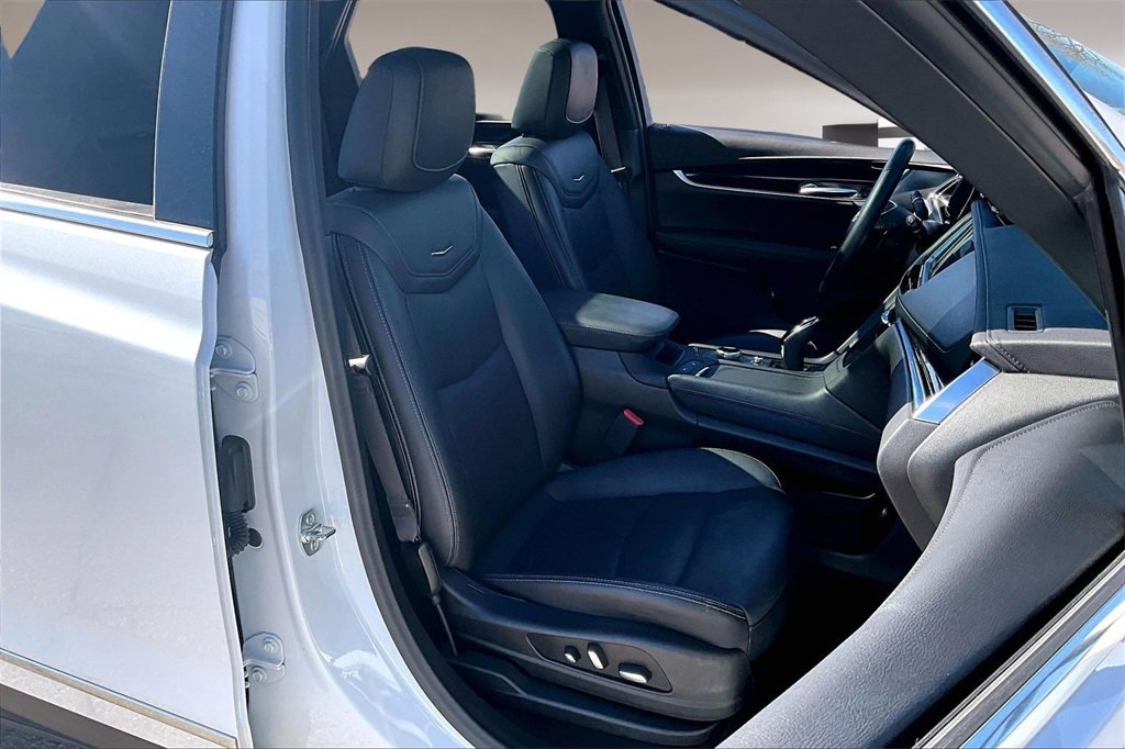 Certified 2025 Cadillac XT5 Premium Luxury image 7