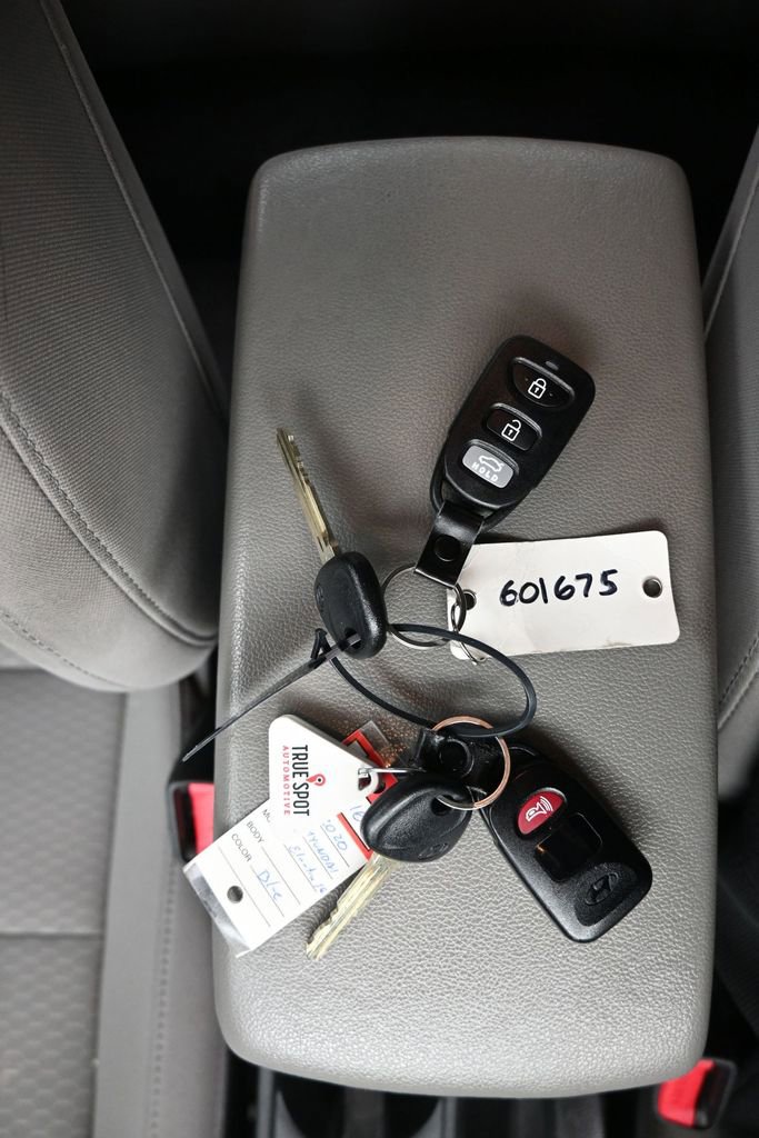 Used 2020 Hyundai Elantra SE image 18