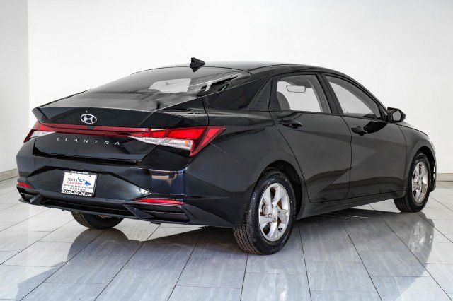 Used 2021 Hyundai Elantra SE w/ Cargo Package image 6