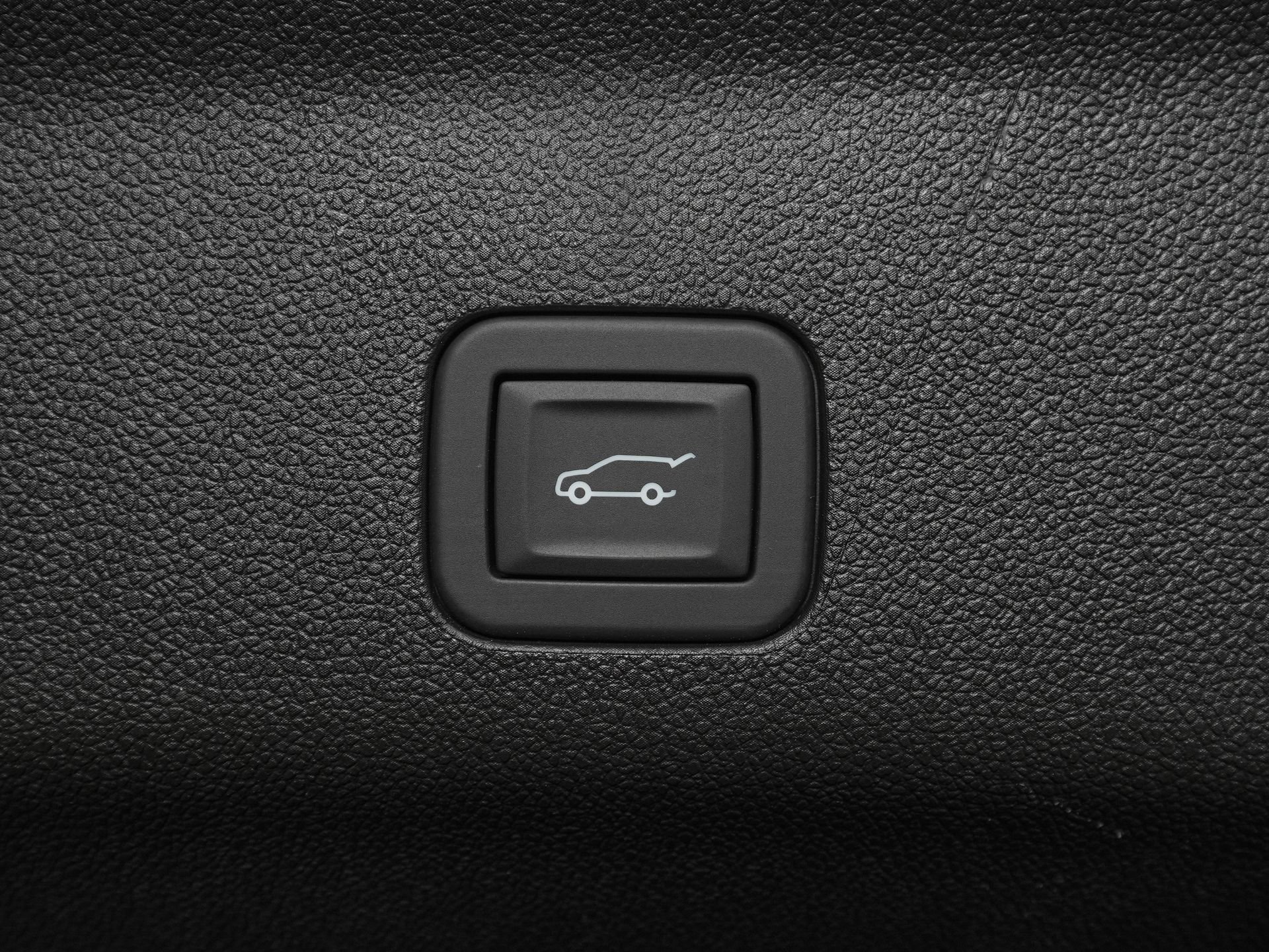 Used 2026 Cadillac Escalade Platinum Sport w/ LPO, Floor Liner Package image 15