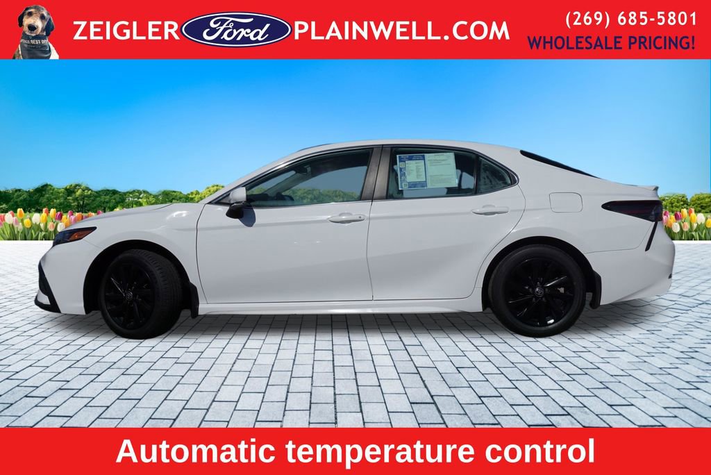 Used 2024 Toyota Camry SE image 2