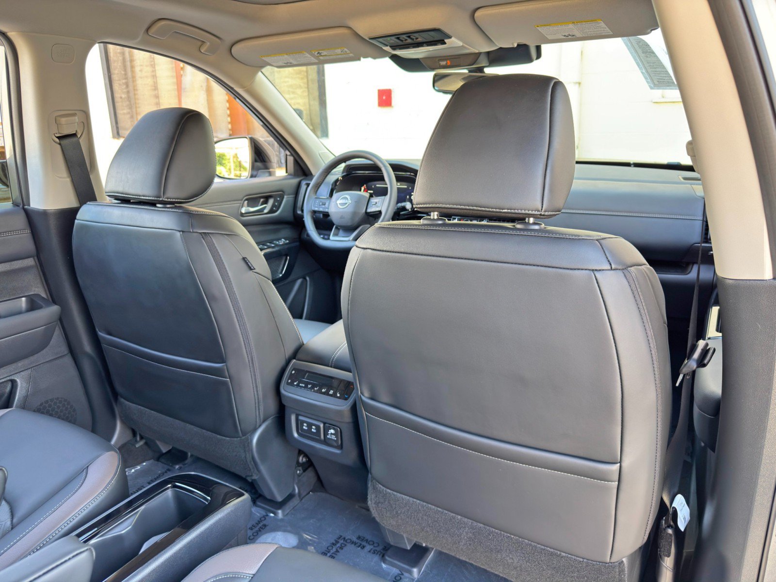 Used 2026 Nissan Pathfinder Platinum FWD image 39