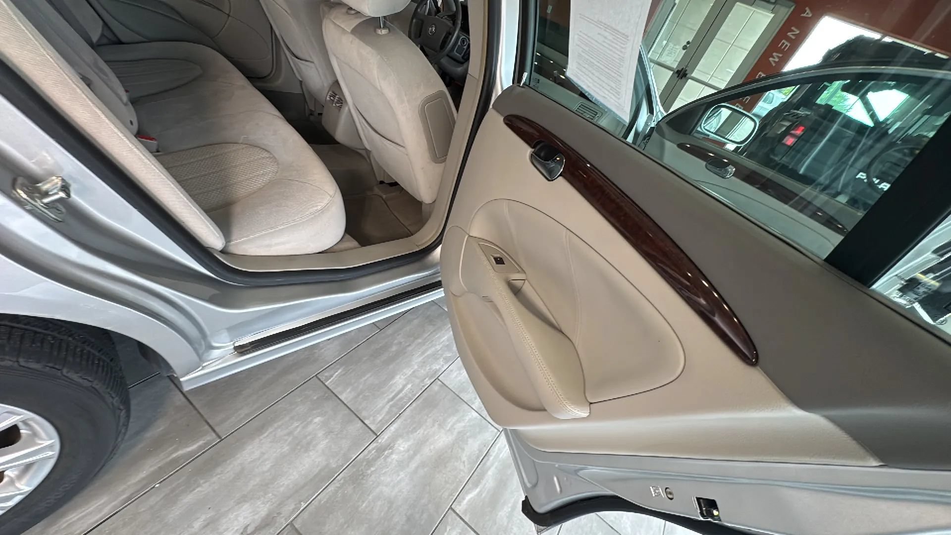 Used 2010 Buick Lucerne CX FWD image 55
