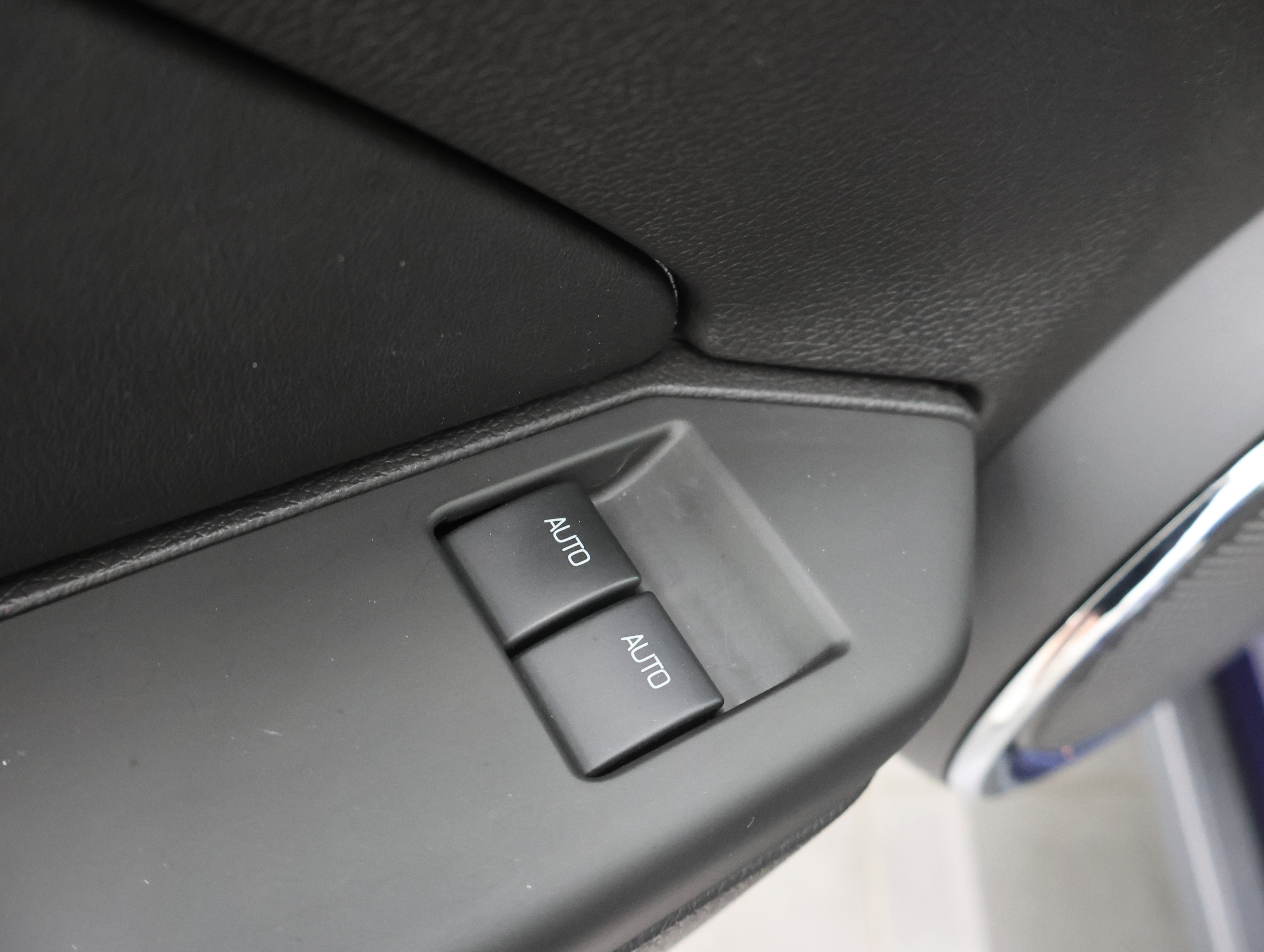 Used 2010 Ford Mustang GT Premium RWD image 35