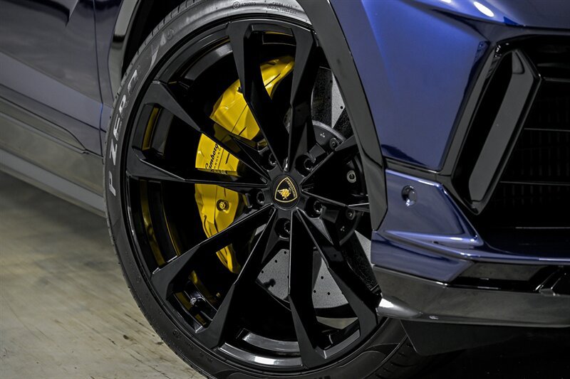 Used 2023 Lamborghini Urus S AWD/4WD image 3
