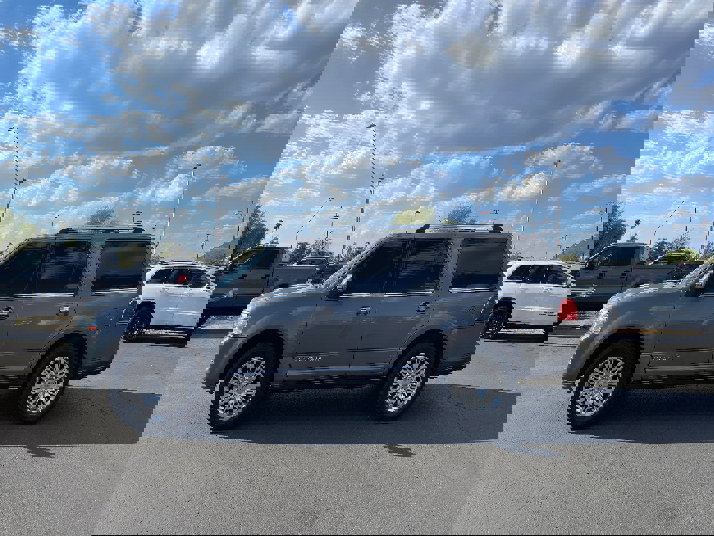 Used 2014 Lincoln Navigator 2WD image 2