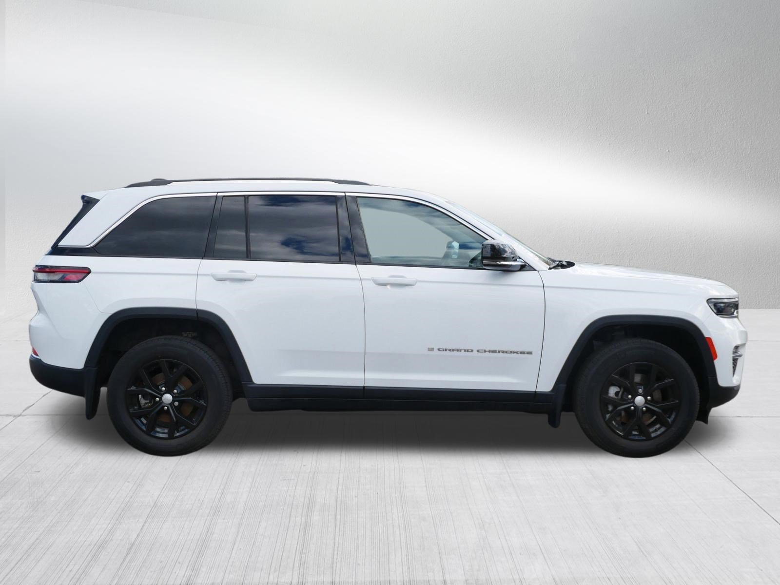 Used 2023 Jeep Grand Cherokee Limited w/ MOPAR Finishing Package AWD/4WD image 8