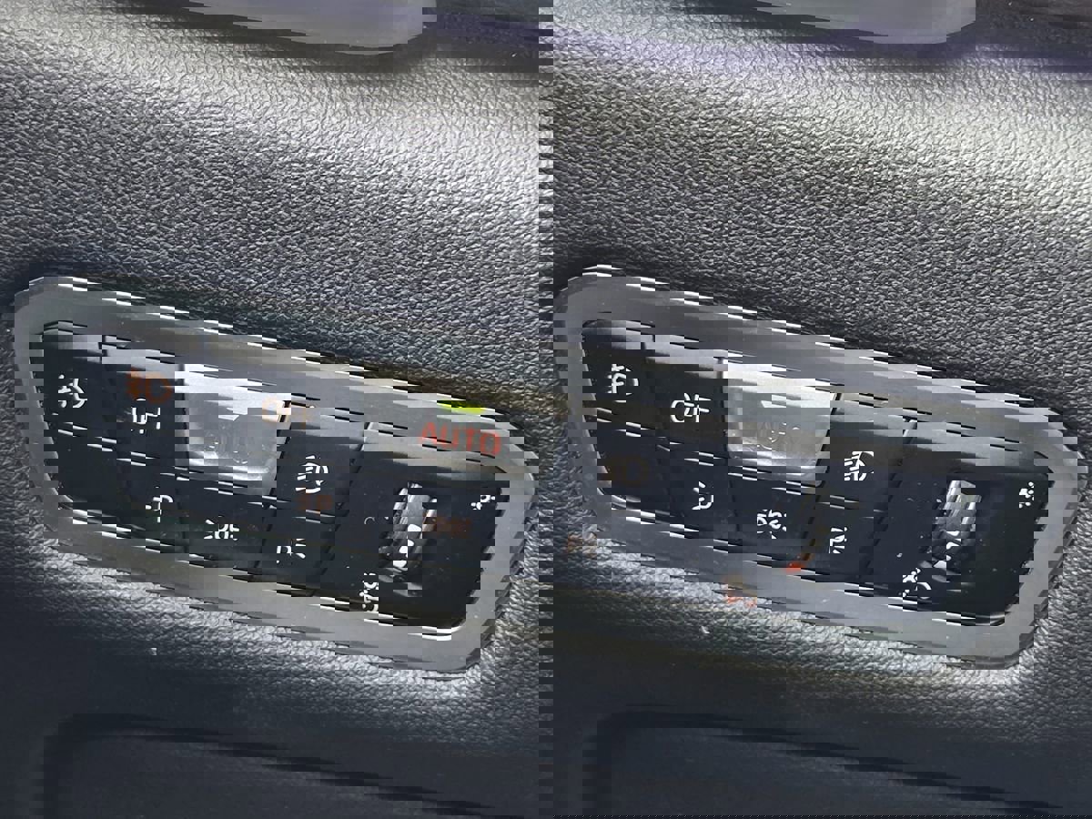 Used 2020 BMW X5 M50i w/ Premium Package image 32