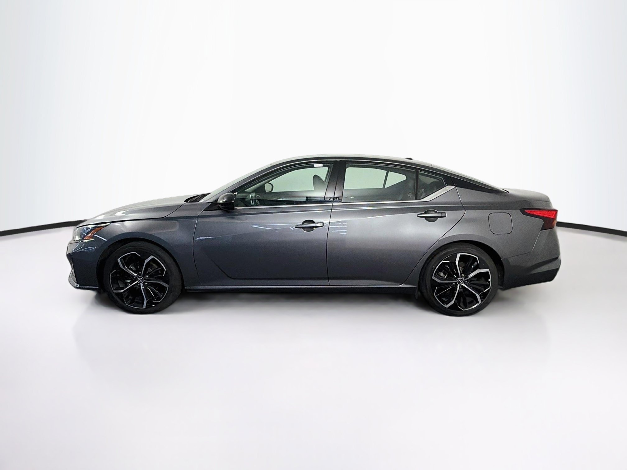 Used 2025 Nissan Altima 2.5 SR FWD image 4