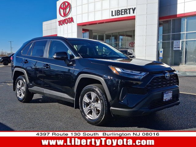 Used 2022 Toyota RAV4 XLE image 1