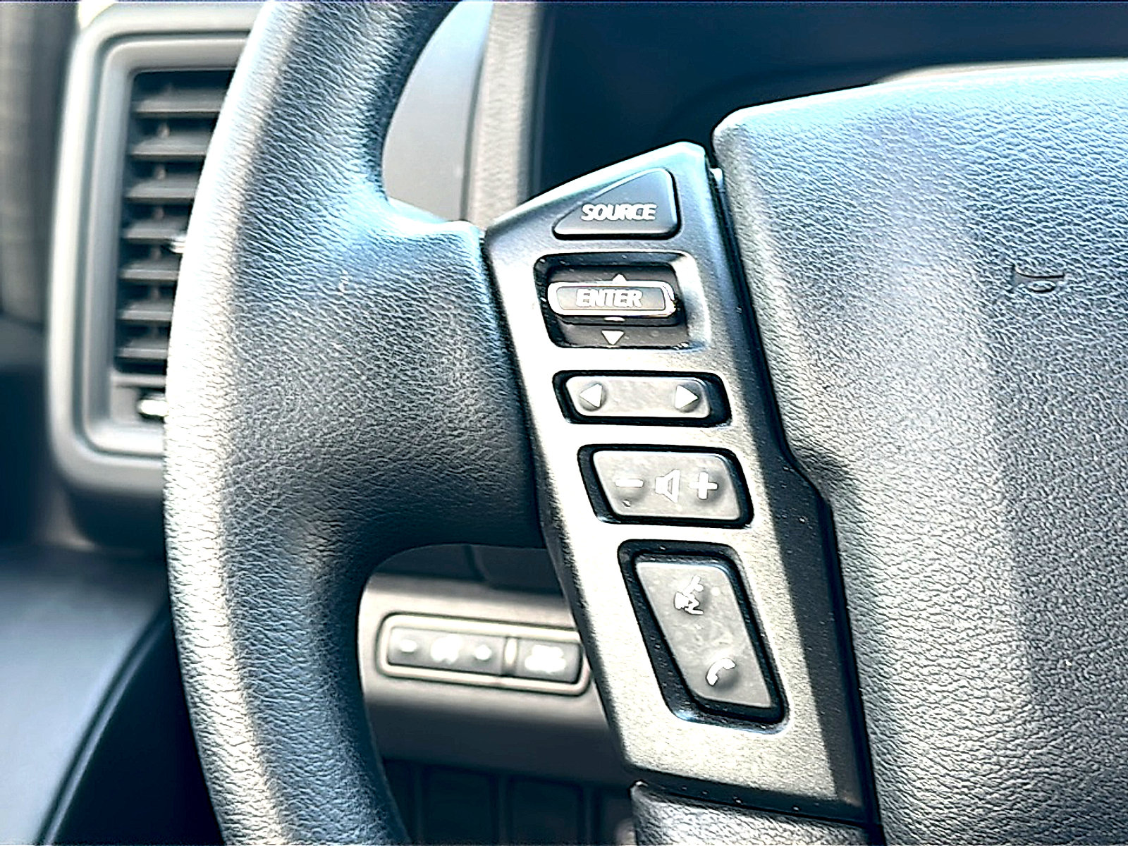 Used 2024 Nissan Frontier S w/ Technology Package AWD/4WD image 29