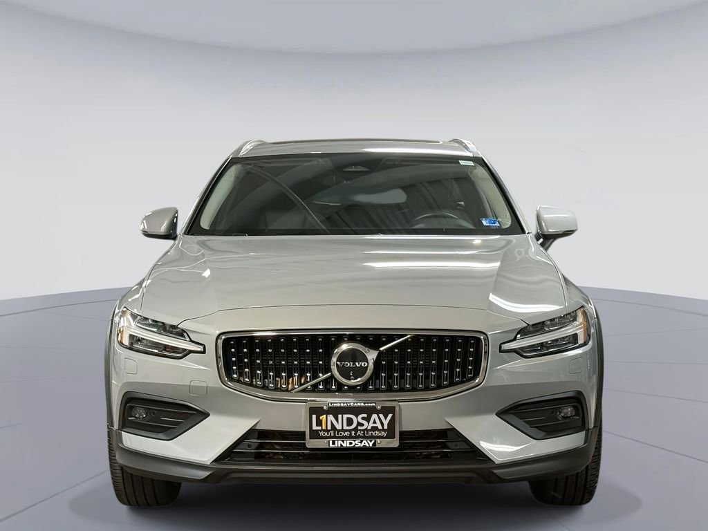 Used 2024 Volvo V60 B5 Cross Country Plus w/ Protection Package Premier AWD/4WD image 8