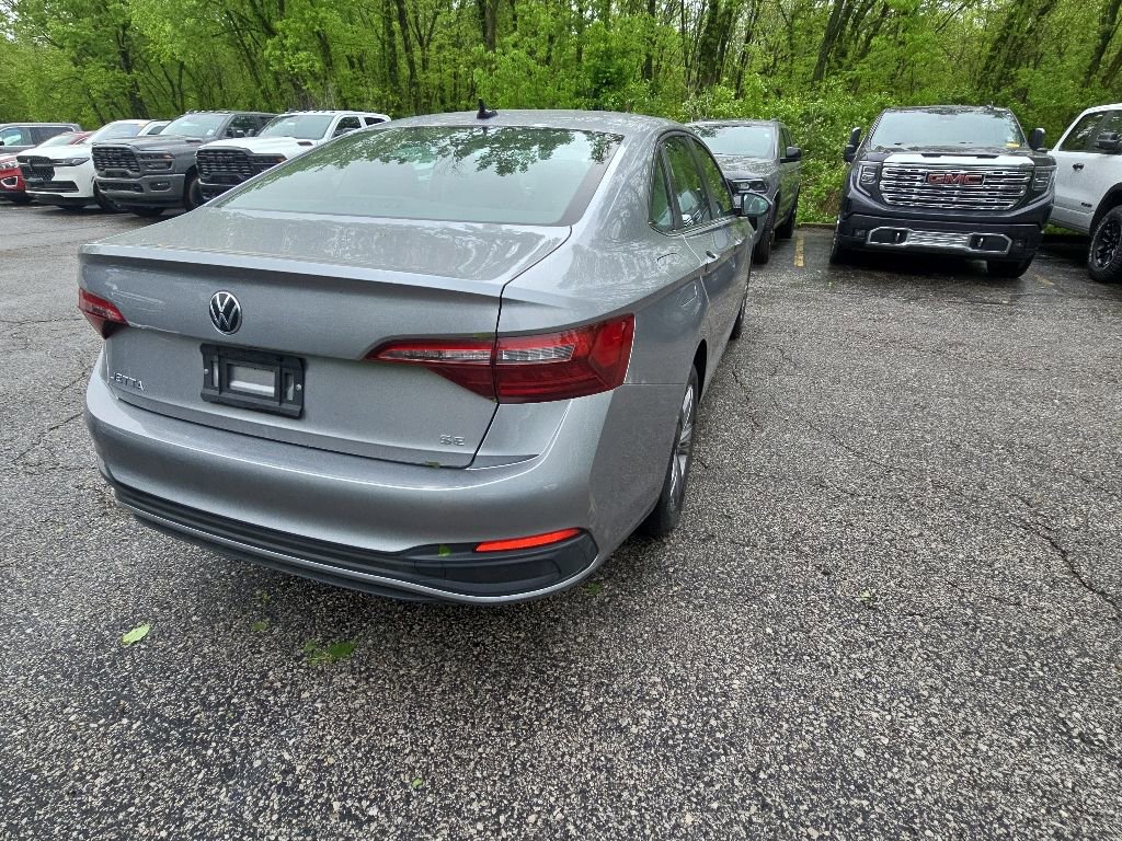 Used 2024 Volkswagen Jetta SE FWD image 7