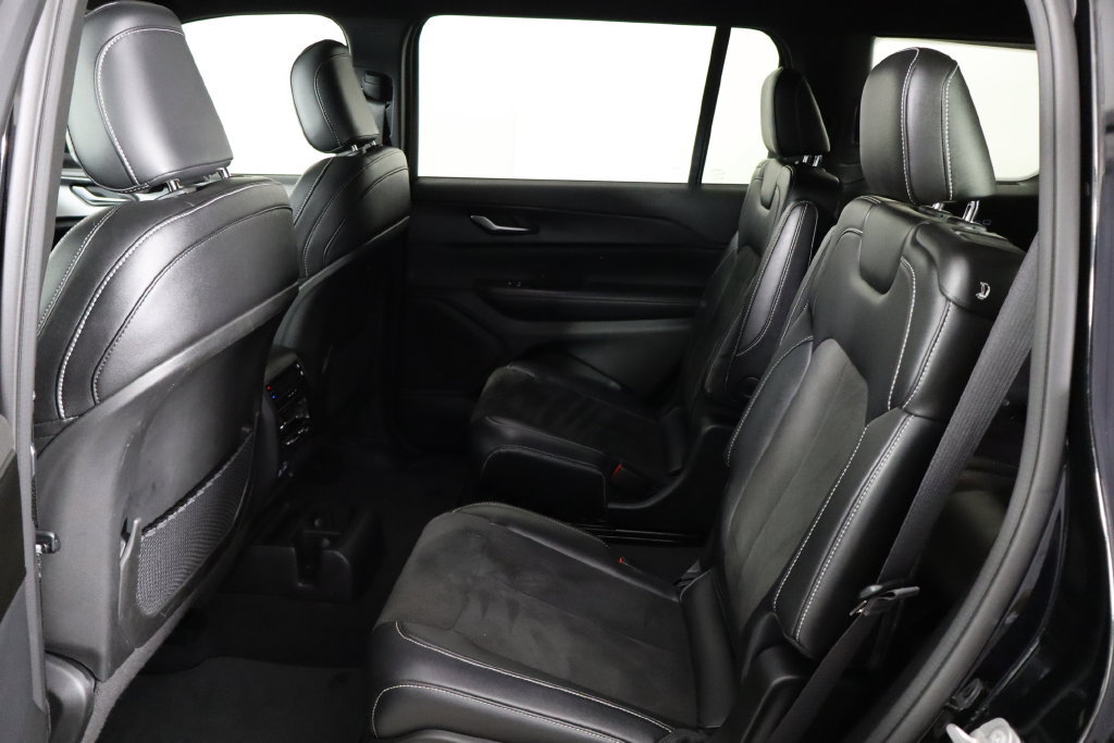 Used 2023 Jeep Grand Cherokee L Laredo AWD/4WD image 16