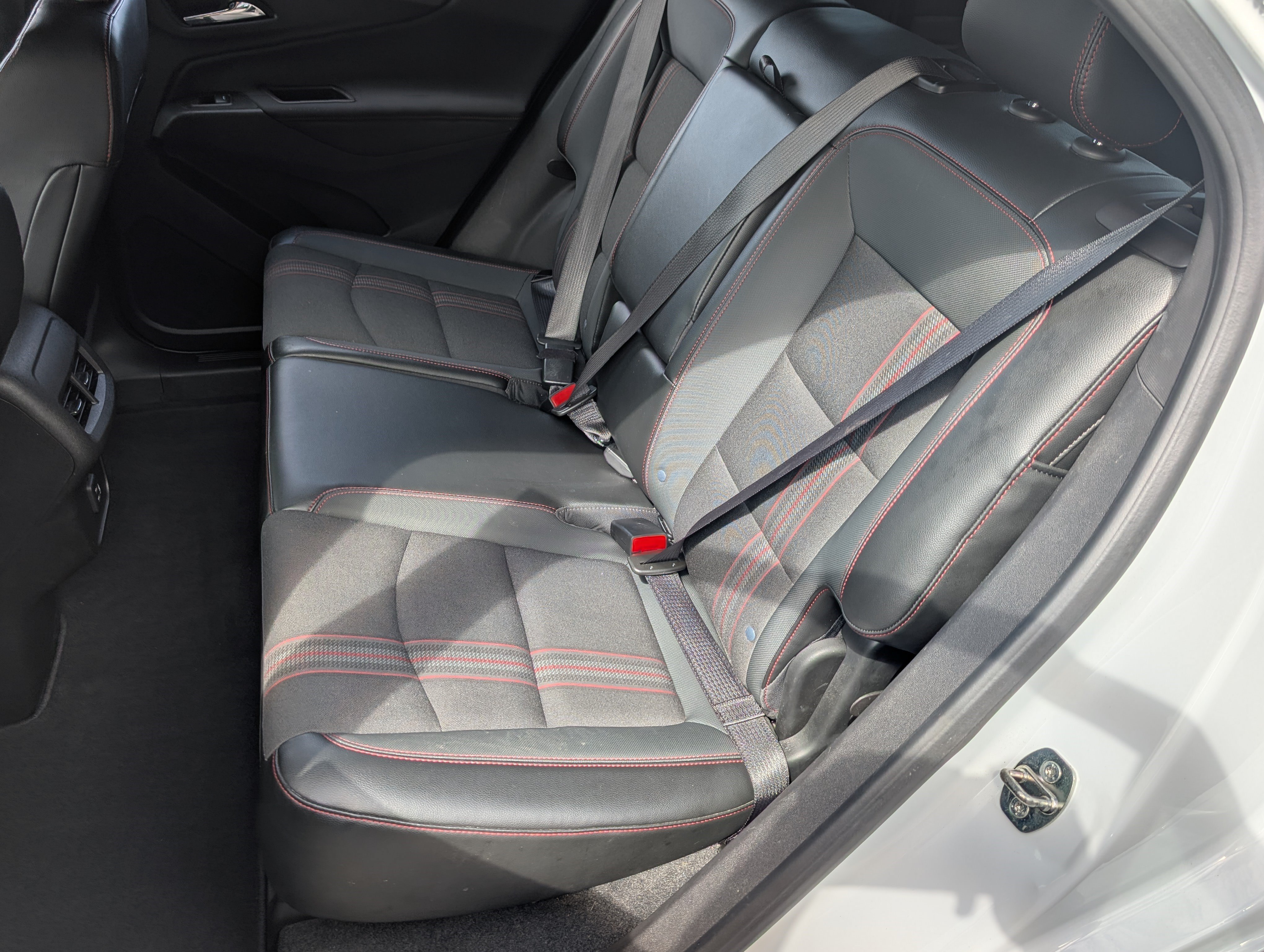 Used 2023 Chevrolet Equinox RS FWD image 17