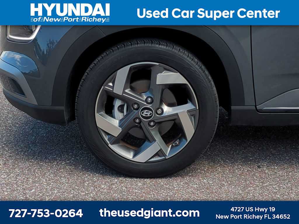 Used 2024 Hyundai Venue Limited FWD image 10