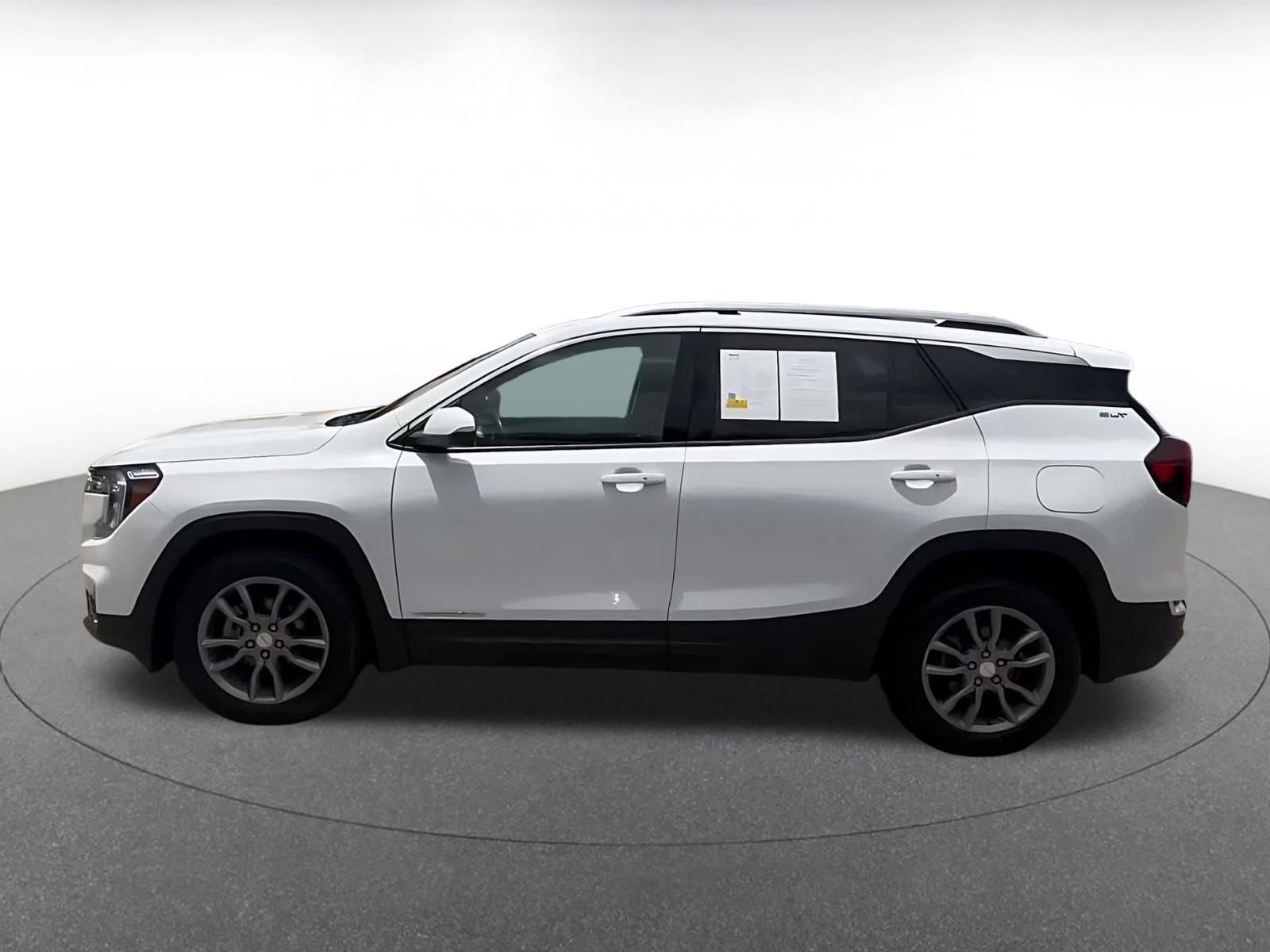 Used 2024 GMC Terrain SLT AWD/4WD image 9