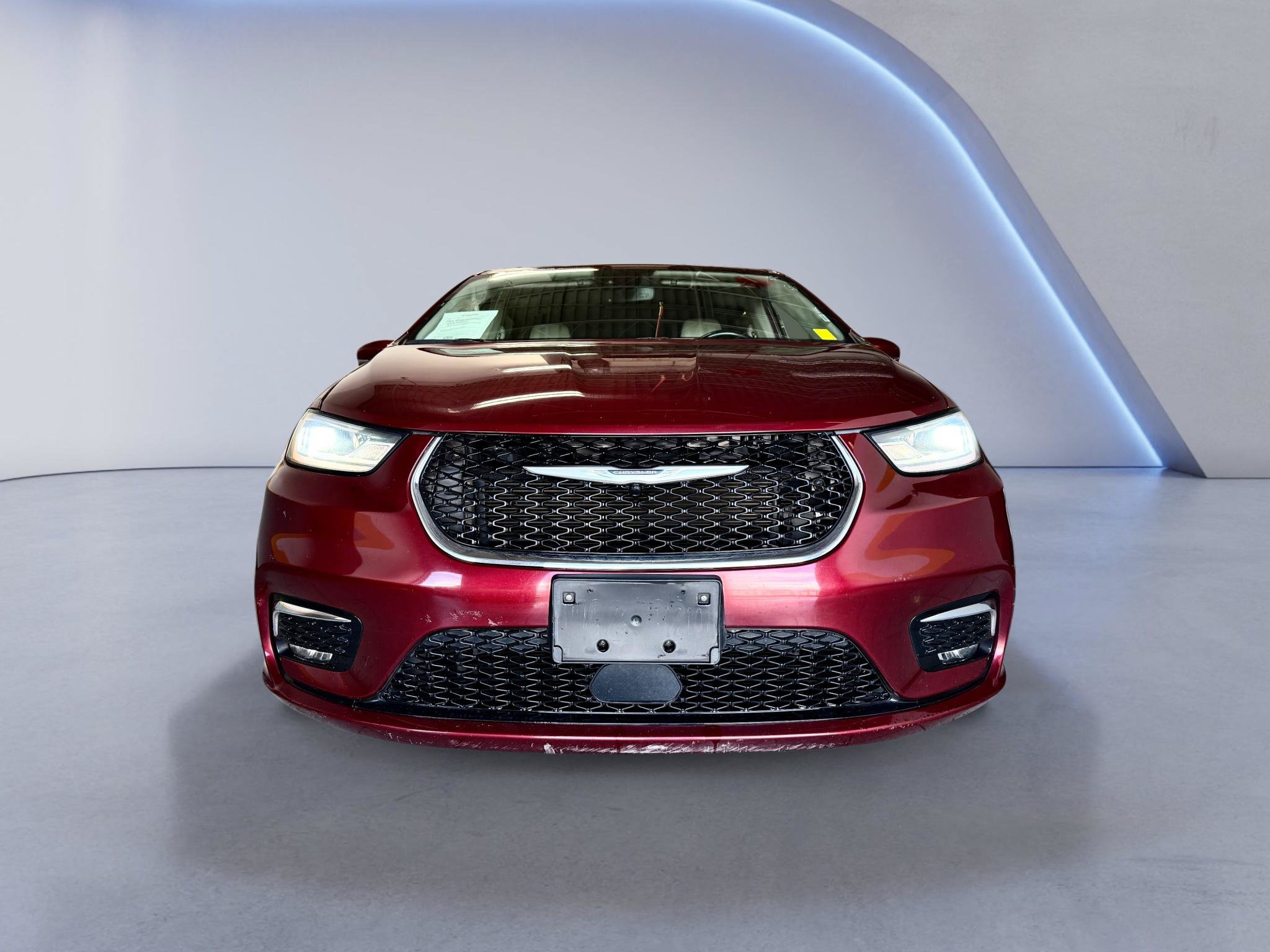 Used 2021 Chrysler Pacifica Touring-L FWD image 2