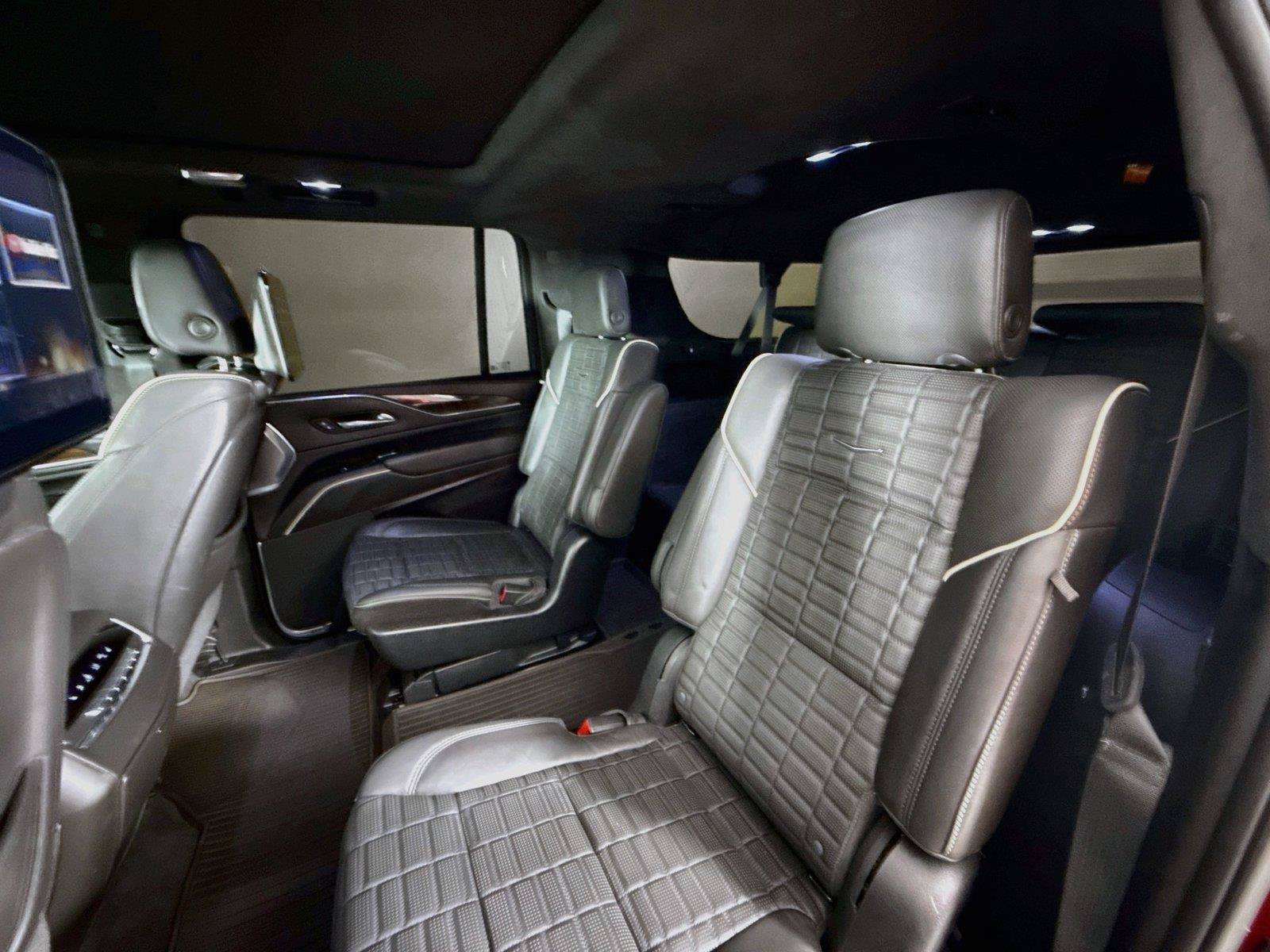 Used 2023 Cadillac Escalade ESV Sport Platinum w/ LPO, ONYX Package AWD/4WD image 27