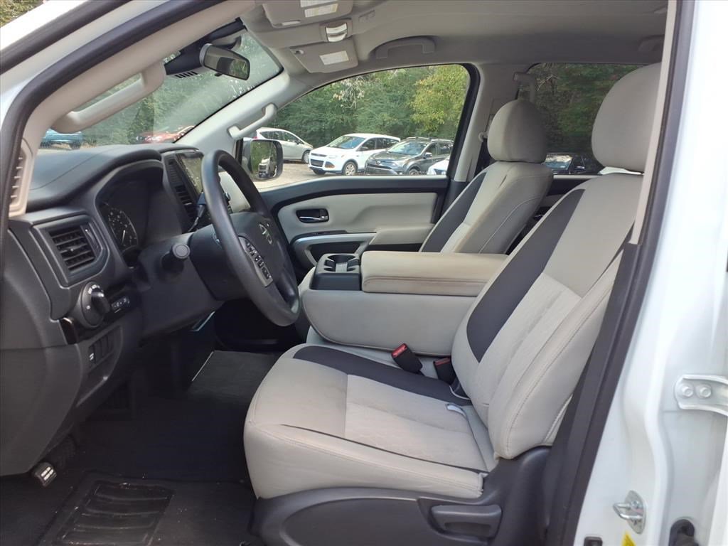 Used 2022 Nissan Titan SV w/ Accessory Utility Package image 11