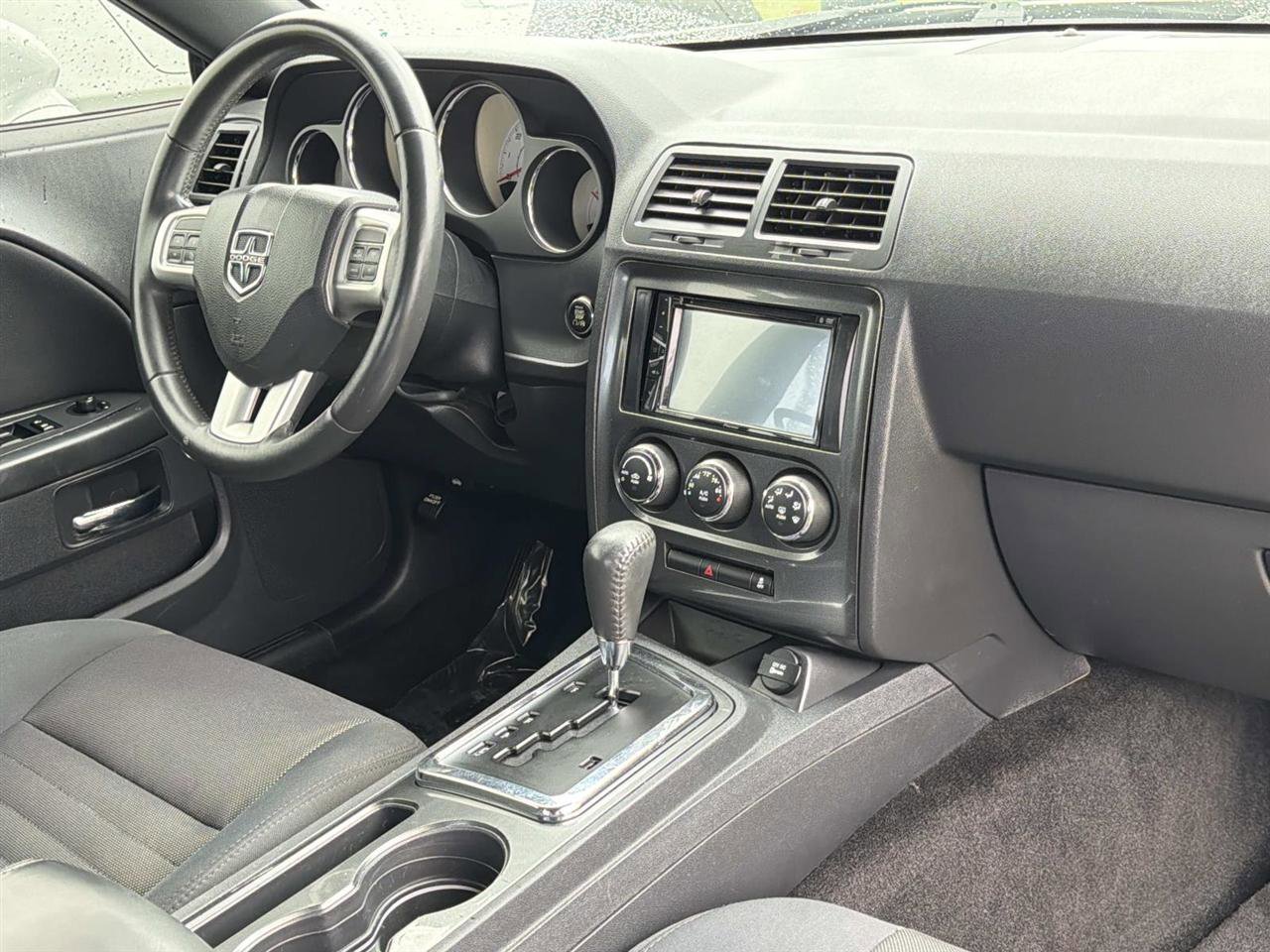 Used 2014 Dodge Challenger SXT image 24