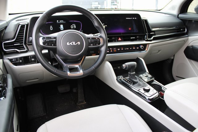 Used 2025 Kia Sportage EX image 4