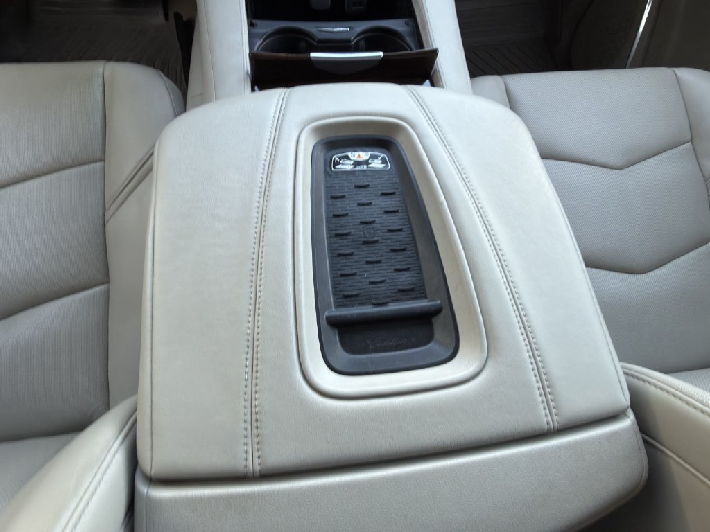 Used 2017 Cadillac Escalade Premium Luxury RWD image 20