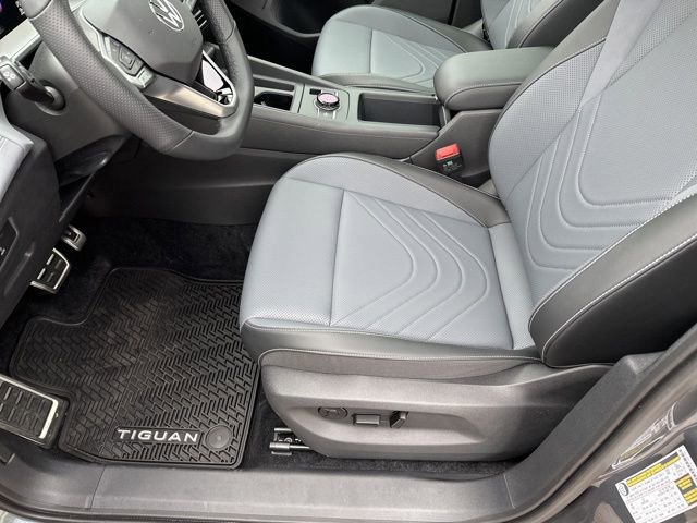 New 2026 Volkswagen Tiguan SE R-Line image 11