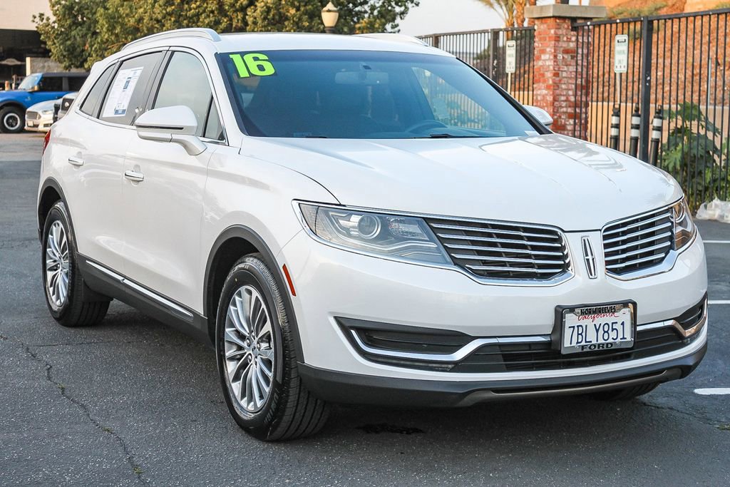 Used 2016 Lincoln MKX Select w/ Select Plus Package image 3