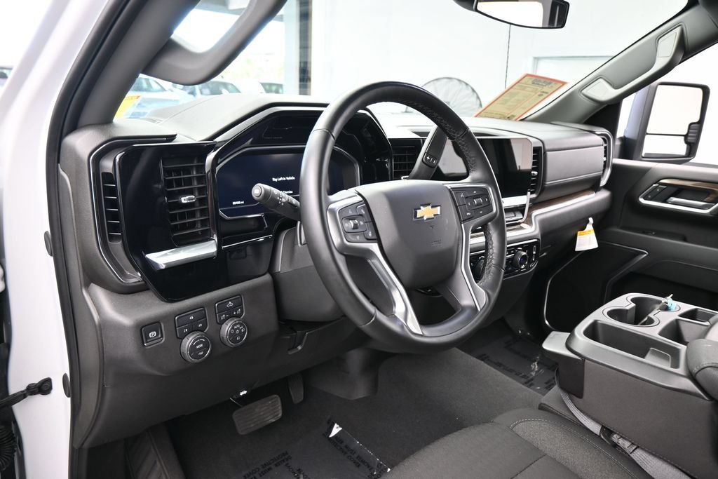 Used 2025 Chevrolet Silverado 2500 LT w/ Convenience Package AWD/4WD image 10