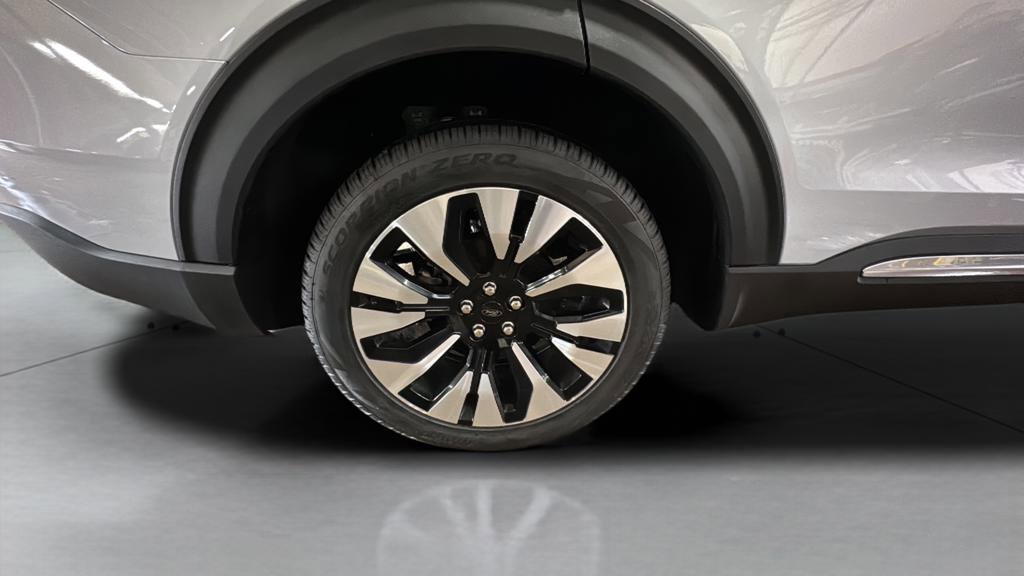 Used 2025 Ford Explorer Platinum w/ LUX Leather Package image 15