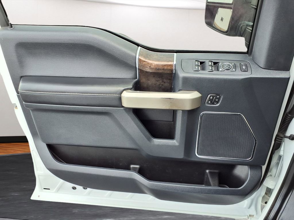 Used 2022 Ford F350 Lariat w/ Chrome Package image 17