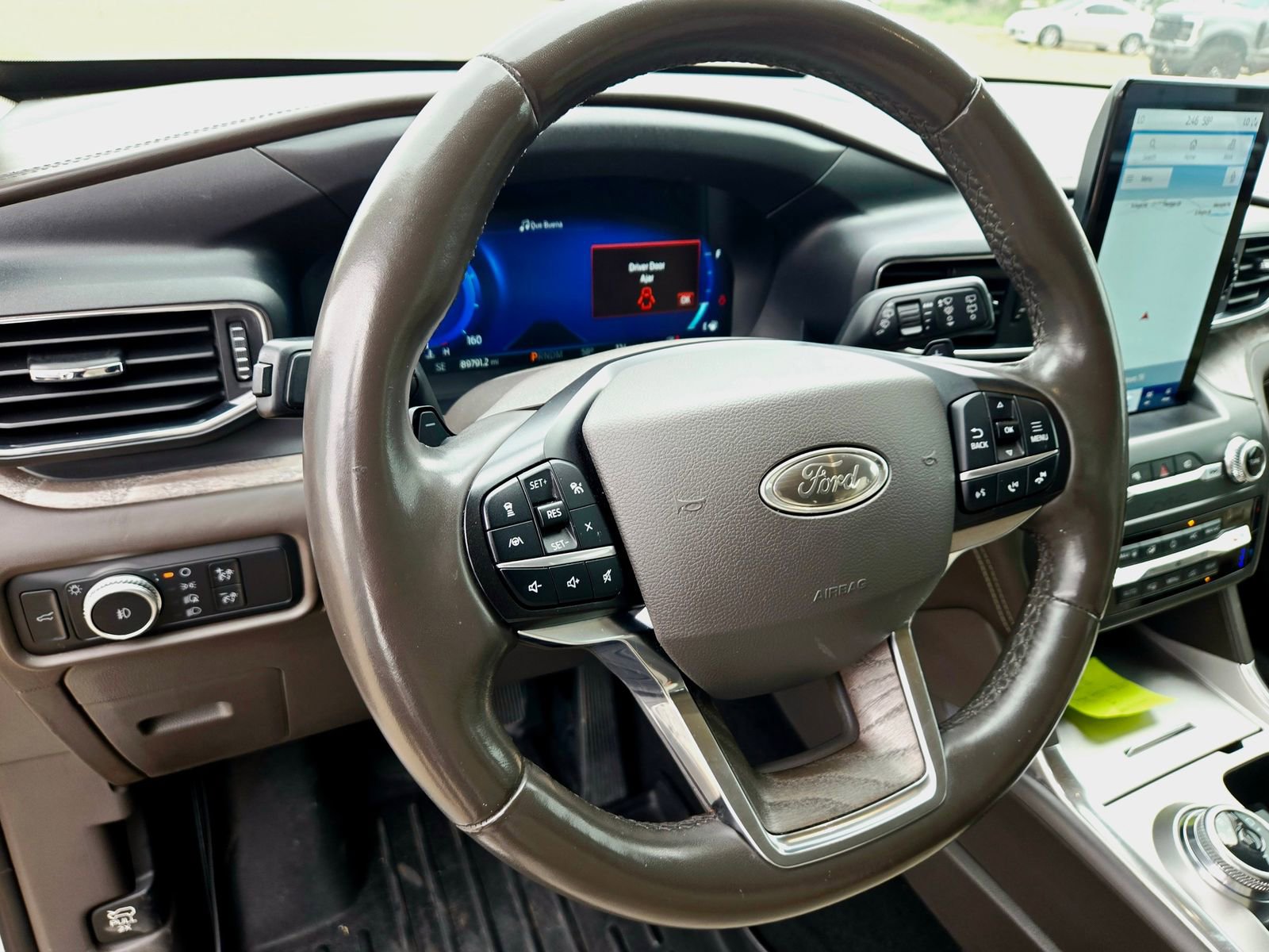 Used 2020 Ford Explorer Platinum w/ Premium Technology Package AWD/4WD image 8