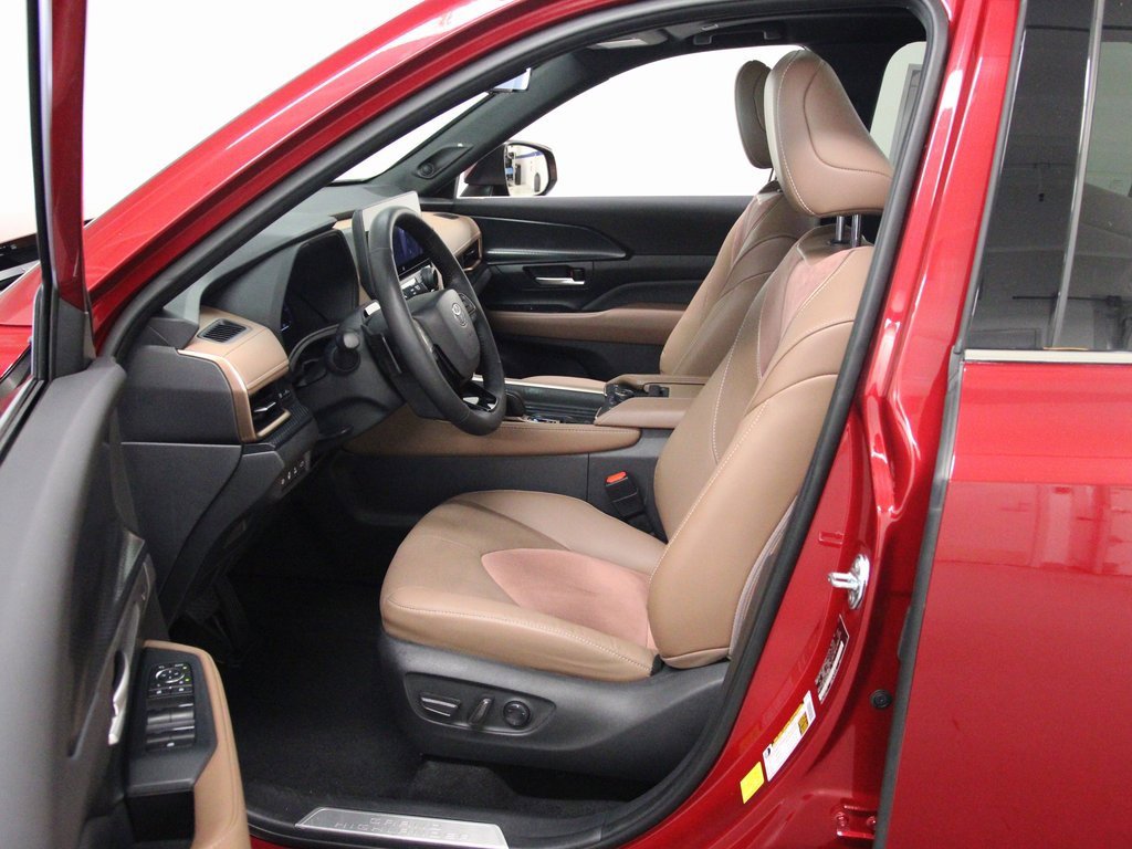 Used 2024 Toyota Grand Highlander AWD Hybrid image 17
