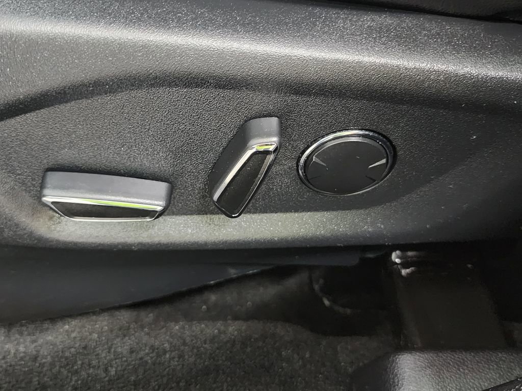 Used 2018 Ford Explorer XLT w/ Equipment Group 202A image 13