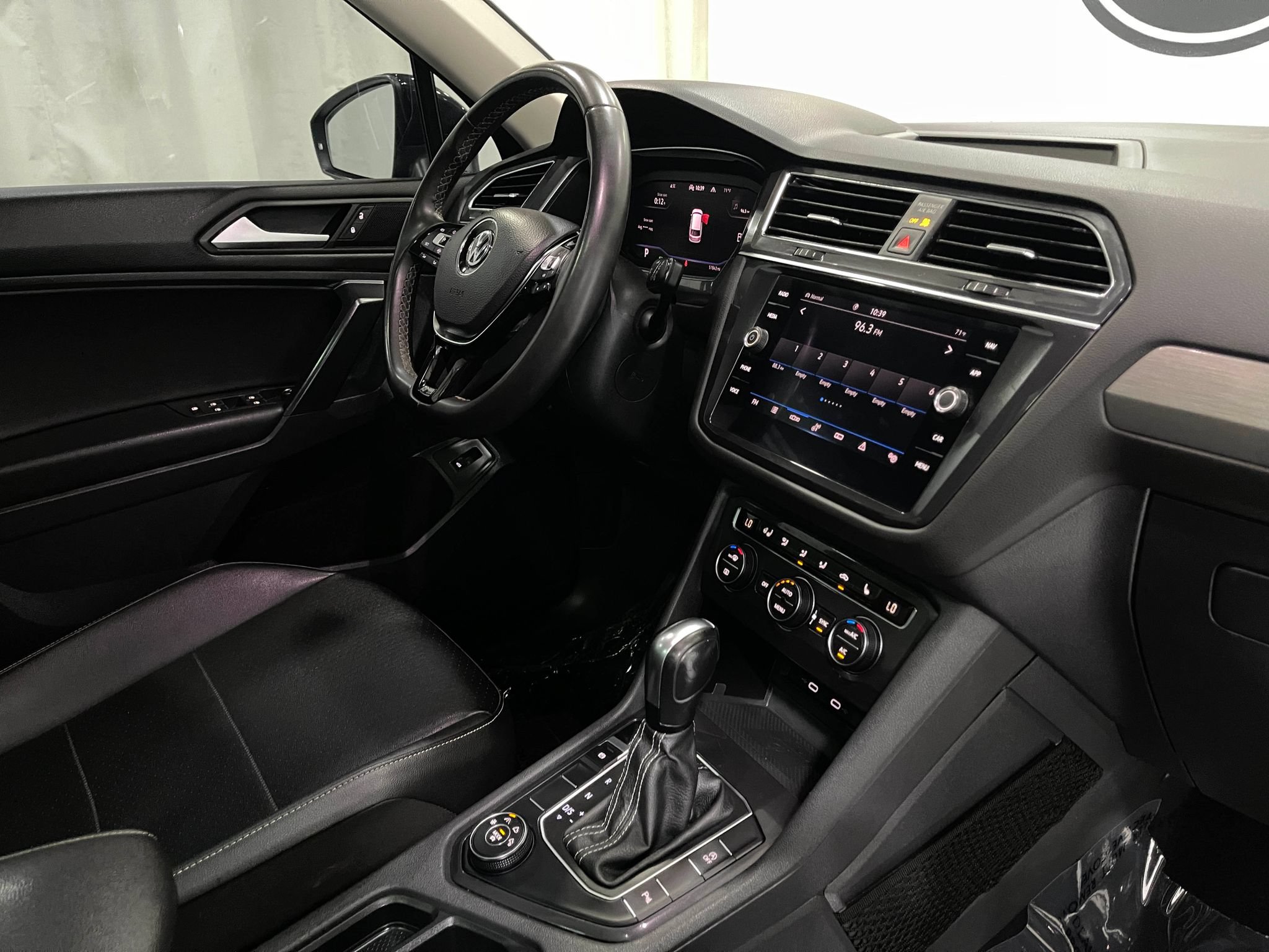 Used 2021 Volkswagen Tiguan SEL AWD/4WD image 20