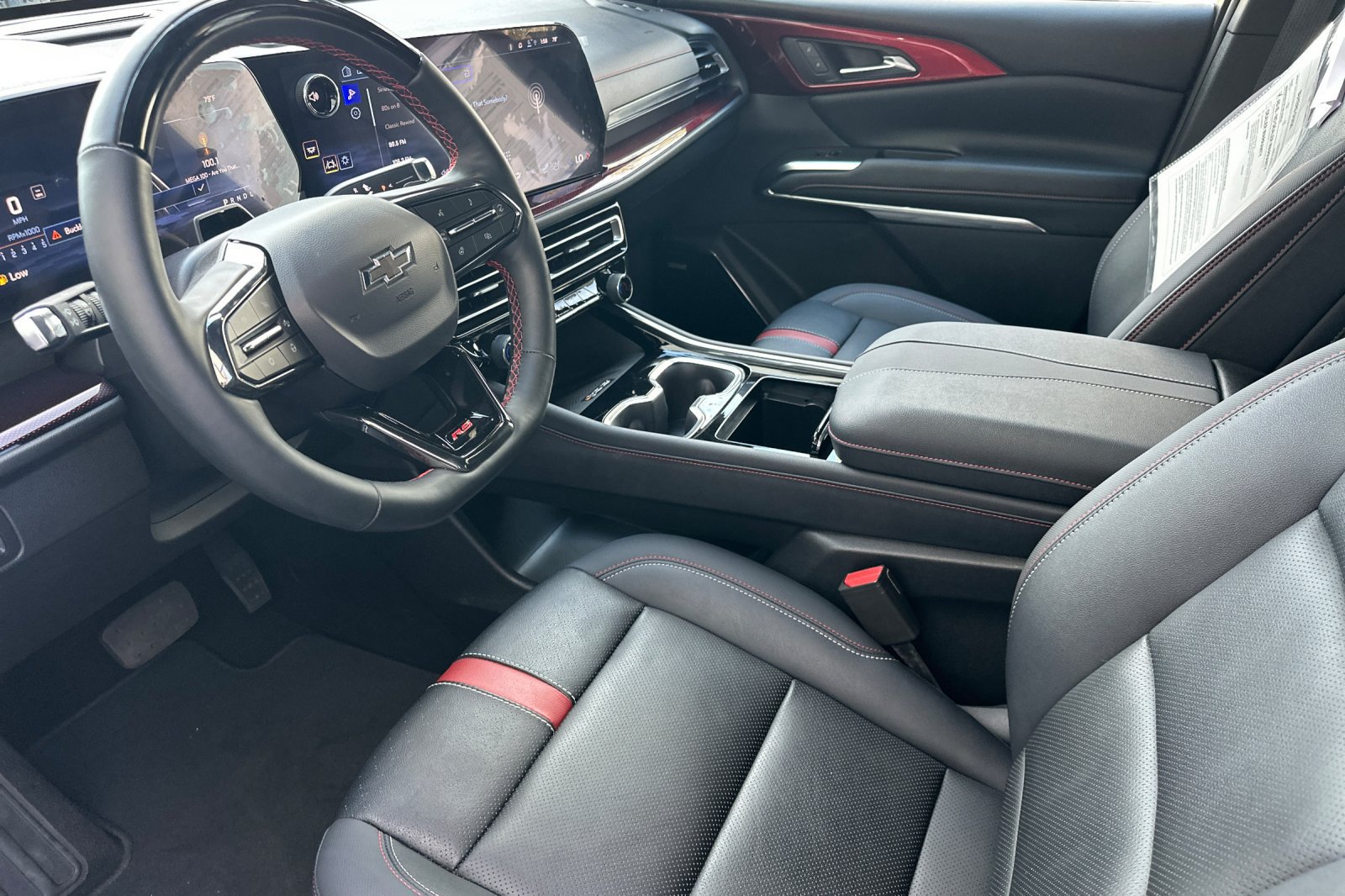 Used 2026 Chevrolet Traverse RS FWD image 10